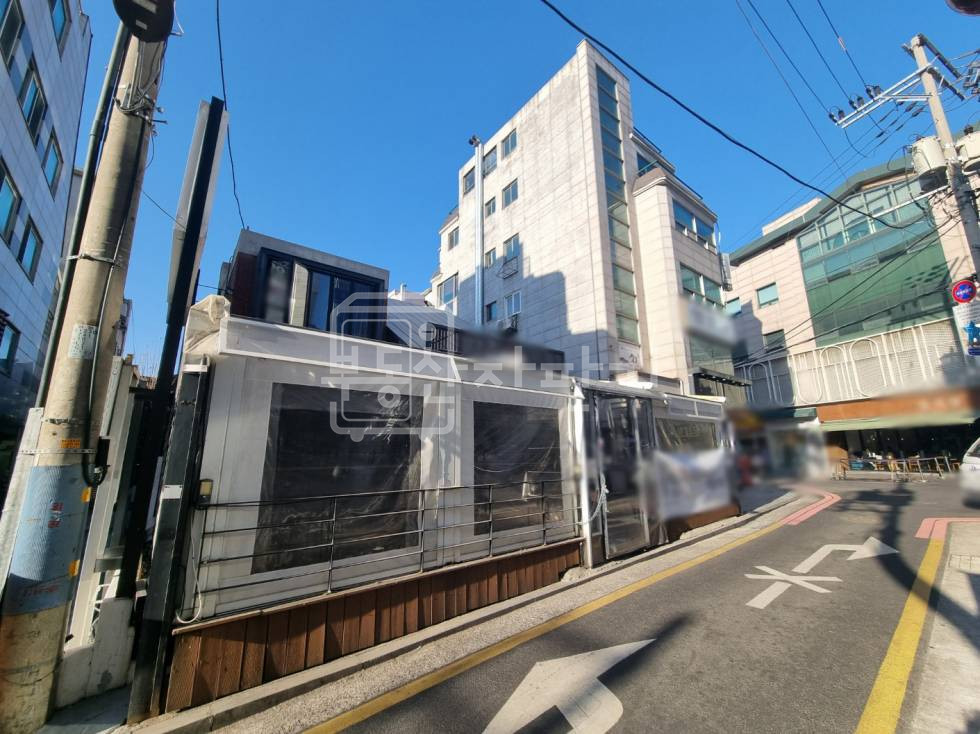 서울 강남구 신사동 무권리, 신사역 4분, 역세권, 지하1층~2층 임대 월세 매물번호 28976 사진 1