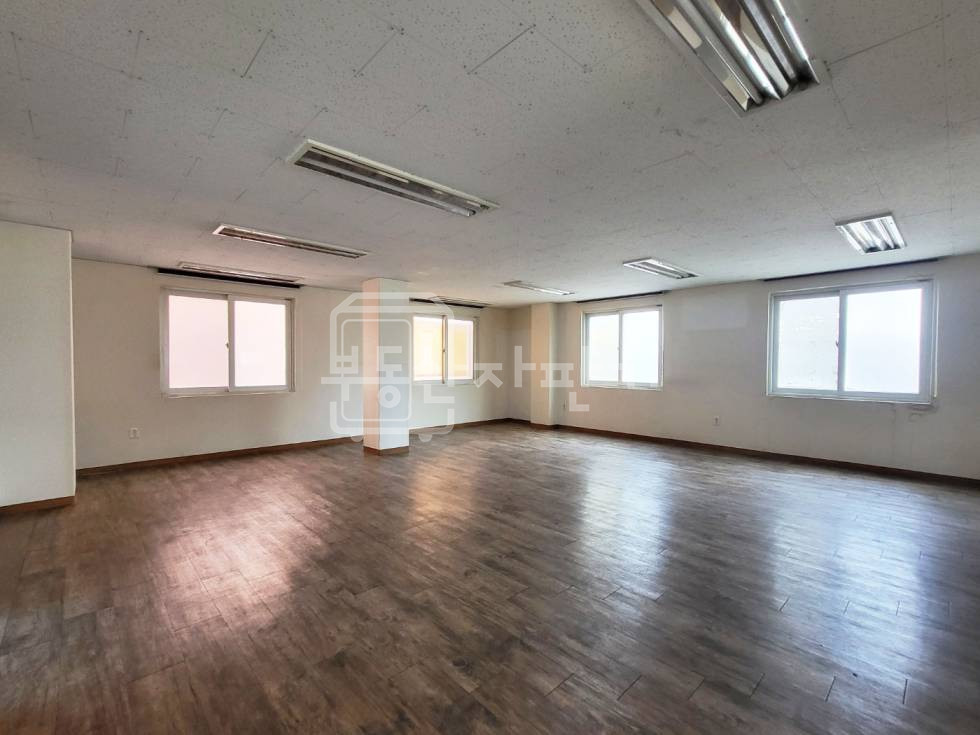 서울 강남구 논현동 무권리, 강남구청역 5분, 역세권, 3층 임대 월세 매물번호 27753 사진 1