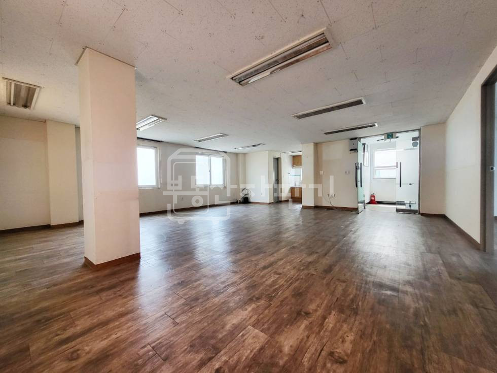 서울 강남구 논현동 무권리, 강남구청역 5분, 역세권, 3층 임대 월세 매물번호 27753 사진 2