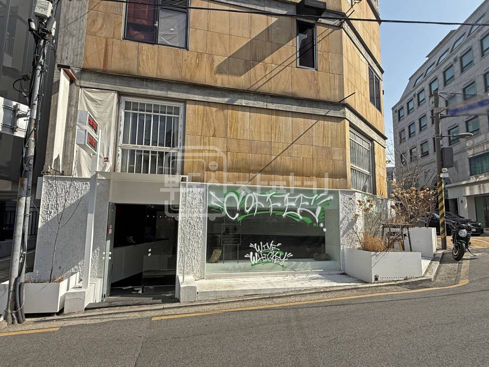 서울 강남구 신사동 무권리, 압구정역 10분, 역세권, 지하1층~지상1층 연층임대 월세 매물번호 30470 사진 13