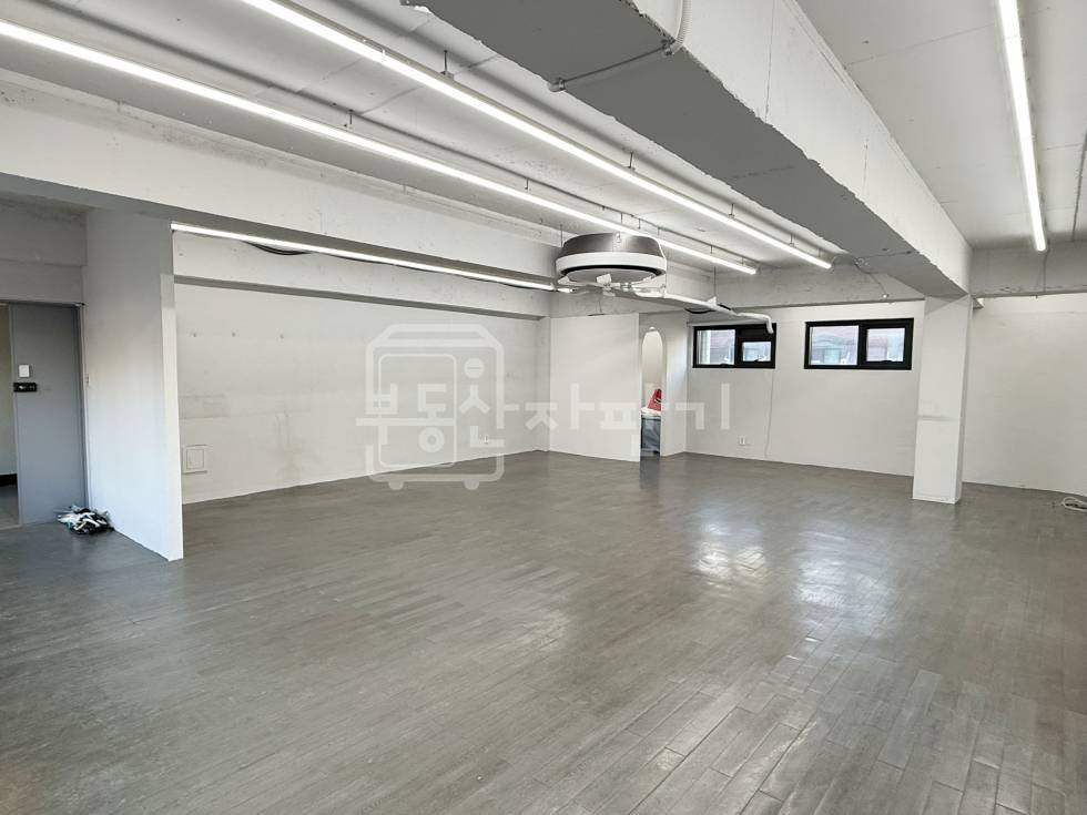 서울 강남구 논현동 무권리, 논현역/신논현역 6분, 더블역세권, 3층 임대 월세 매물번호 30471 사진 1