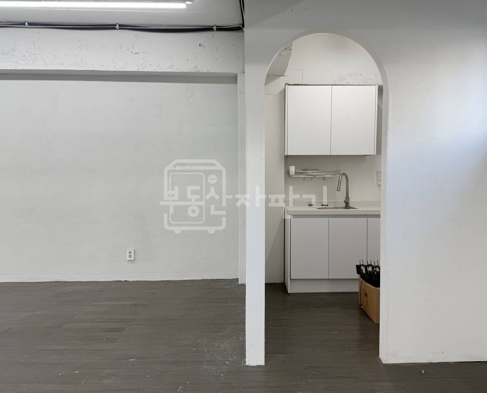 서울 강남구 논현동 무권리, 논현역/신논현역 6분, 더블역세권, 3층 임대 월세 매물번호 30471 사진 3