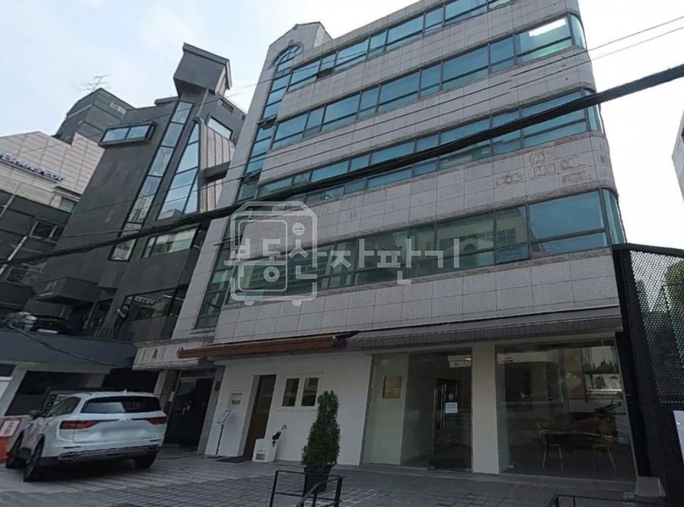 서울 강남구 논현동 무권리, 역세권, 신사역 도보2분, 2층 상가 임대 월세 매물번호 30496 사진 1