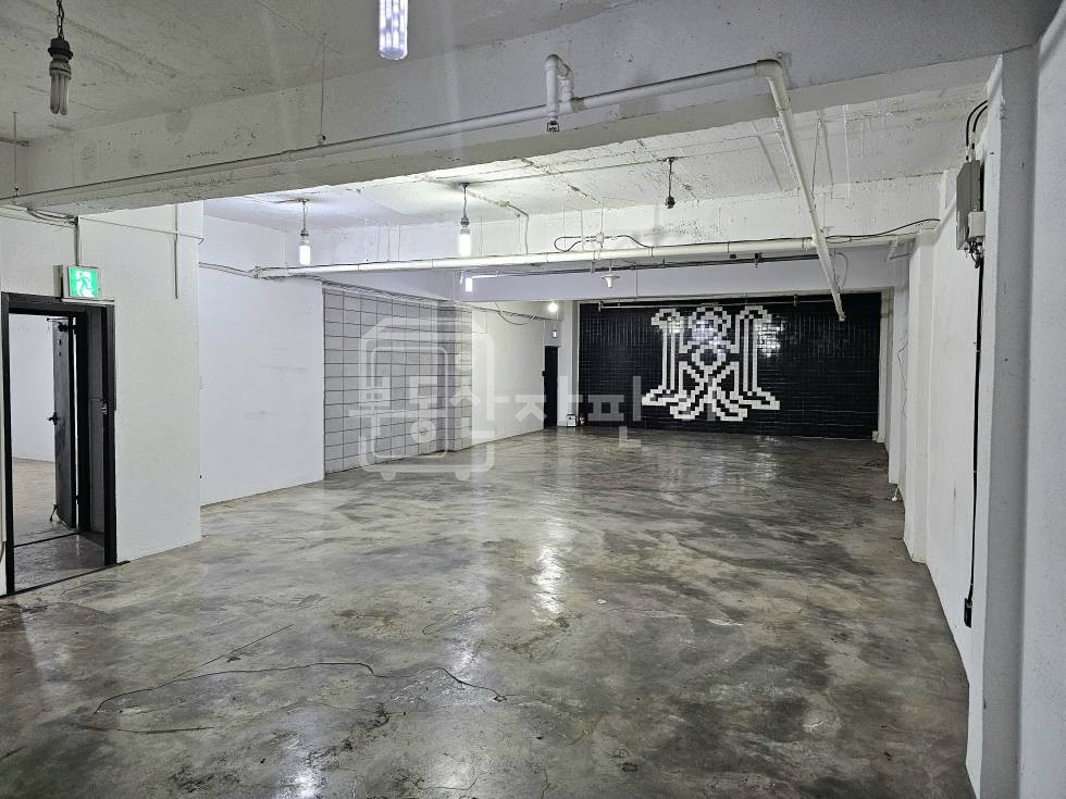 서울 강남구 신사동 무권리, 신사역 도보9분, 역세권, 지하1층 임대 월세 매물번호 26675 사진 1