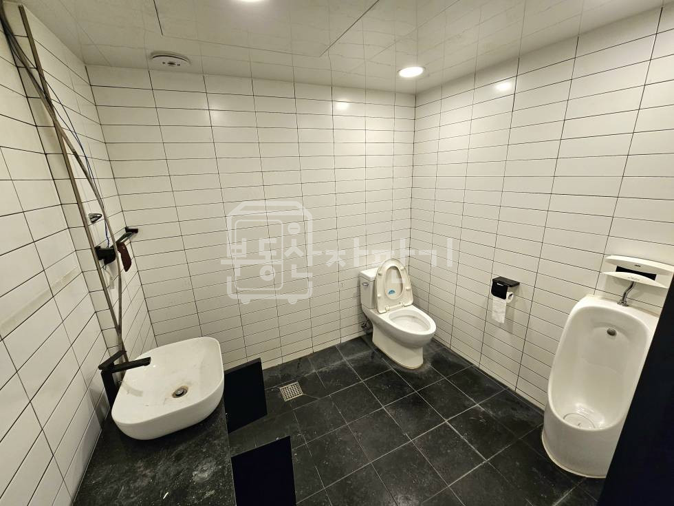 서울 강남구 신사동 무권리, 신사역 도보9분, 역세권, 지하1층 임대 월세 매물번호 26675 사진 2