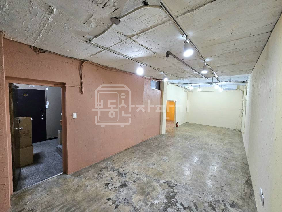 서울 강남구 신사동 무권리, 신사역 도보9분, 역세권, 지하1층 임대 월세 매물번호 28426 사진 1