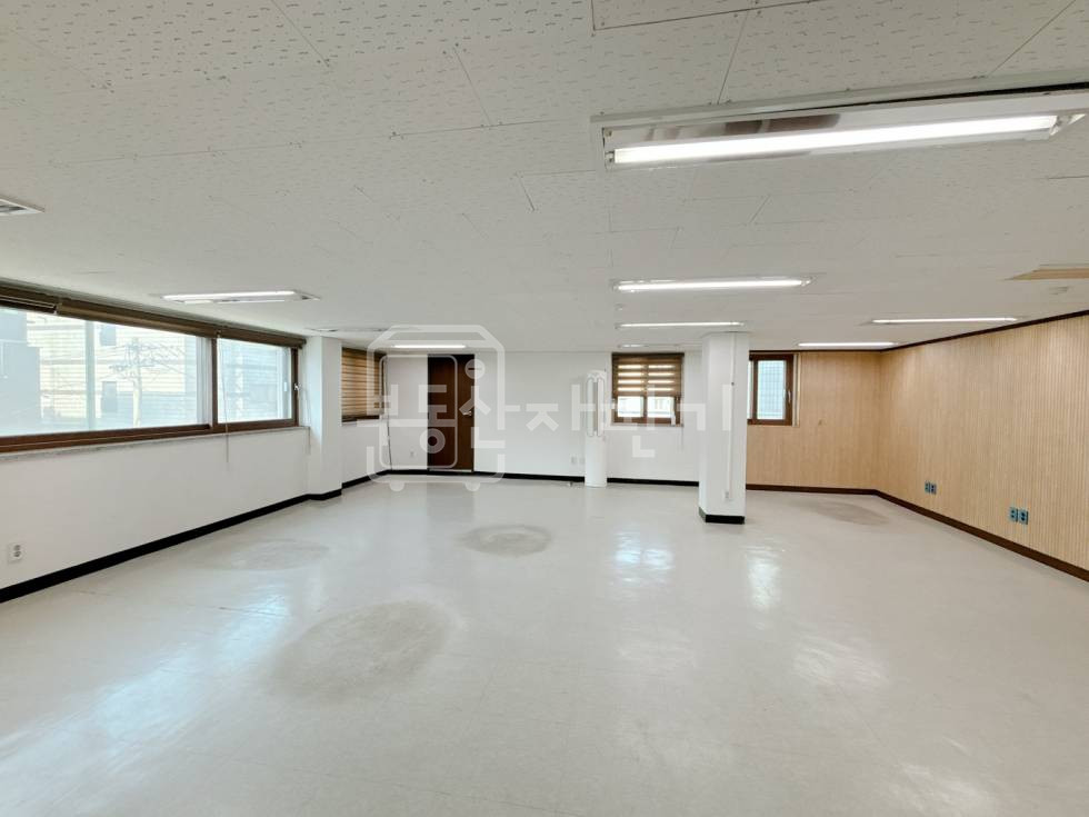 서울 서초구 양재동 무권리, 매헌초등학교 근처, 양재 시민의숲 역 도보 7분, 3층 임대 월세 매물번호 30510 사진 1