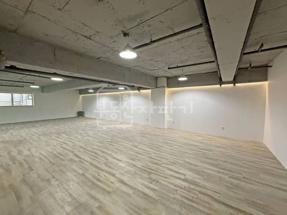 서울 강남구 논현동 206-17 무권리, 언주역 2분, 초역세권, 지하1층 임대 월세 매물번호 27589 사진 2