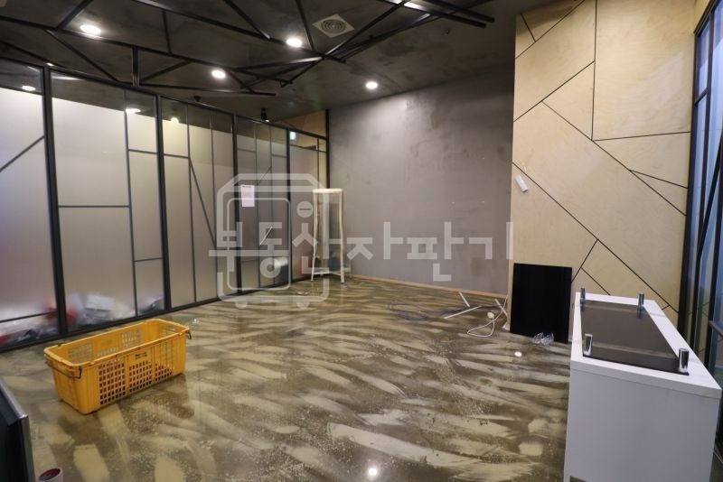 서울 강남구 논현동 무권리, 강남구청역 1분, 역세권, 2층 임대 월세 매물번호 30866 사진 1