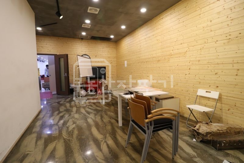 서울 강남구 논현동 무권리, 강남구청역 1분, 역세권, 2층 임대 월세 매물번호 30866 사진 4