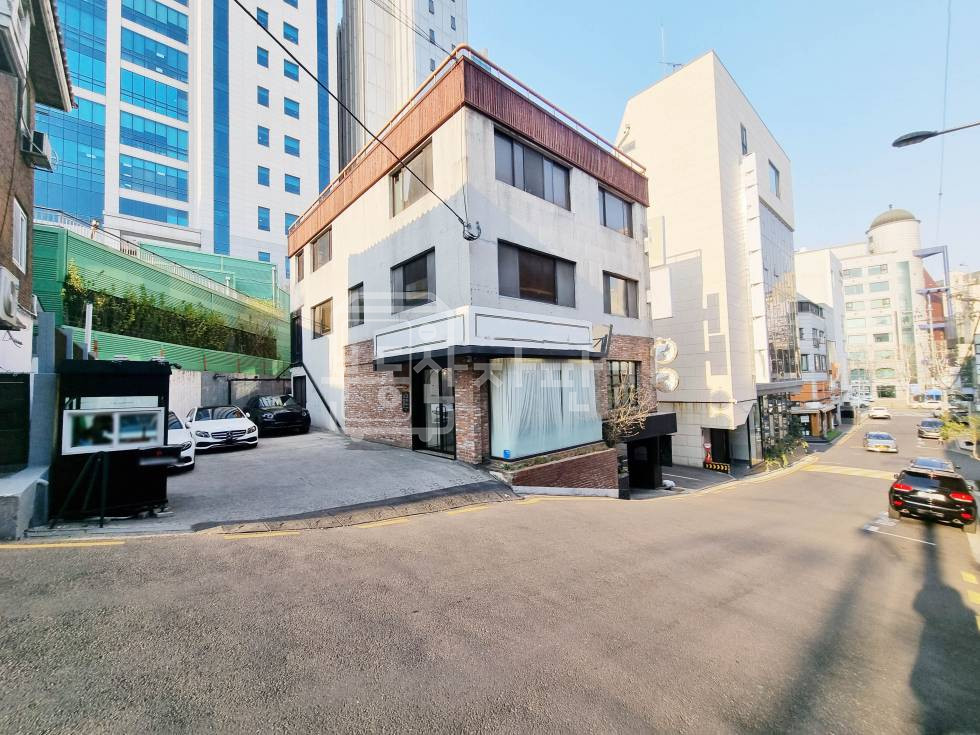 서울 강남구 청담동 무권리, 청담역 8분, 역세권, 반지하층 임대 월세 매물번호 30938 사진 2