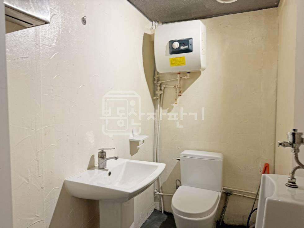 서울 강남구 논현동 무권리,강남구청역 10분, 역세권, 지하 1층 임대 월세 매물번호 19375 사진 11