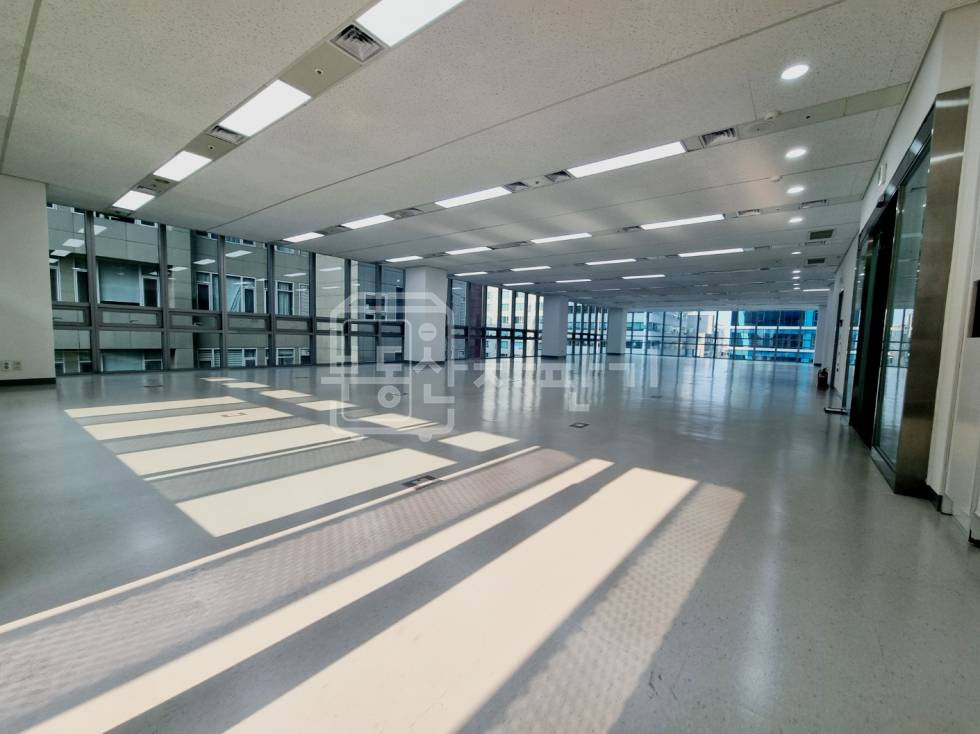 서울 서초구 서초동 무권리, 강남역 도보 7분, 역세권, 5층 임대 월세 매물번호 30643 사진 1