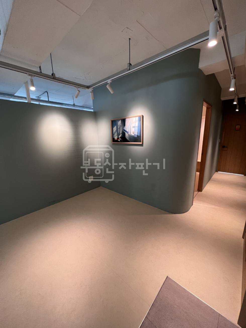 서울 강남구 신사동 신사역 6분, 역세권, 2층 임대 월세 매물번호 30048 사진 1