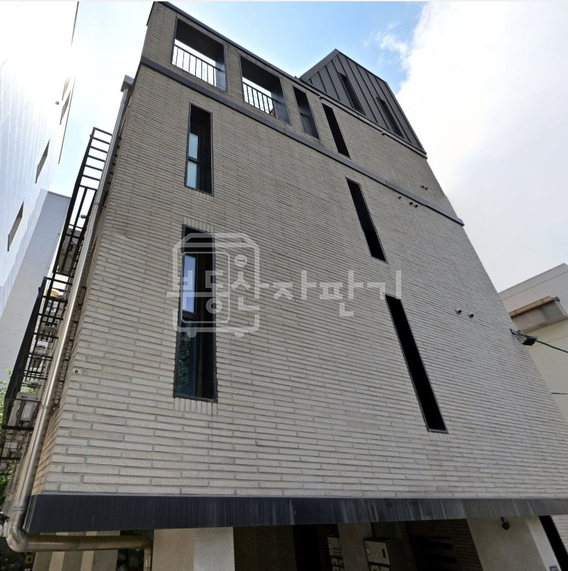 서울 강남구 신사동 압구정로데오역 도보 3분, 초역세권, 1층 임대 월세 매물번호 29897 사진 1