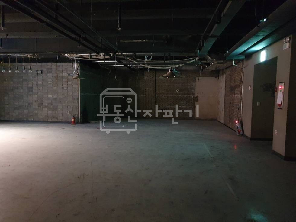 서울 강남구 신사동 압구정역 도보 2분, 초역세권, 지하1층 임대 월세 매물번호 29361 사진 1