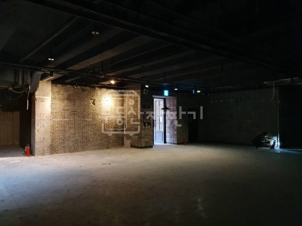 서울 강남구 신사동 압구정역 도보 2분, 초역세권, 지하1층 임대 월세 매물번호 29361 사진 6