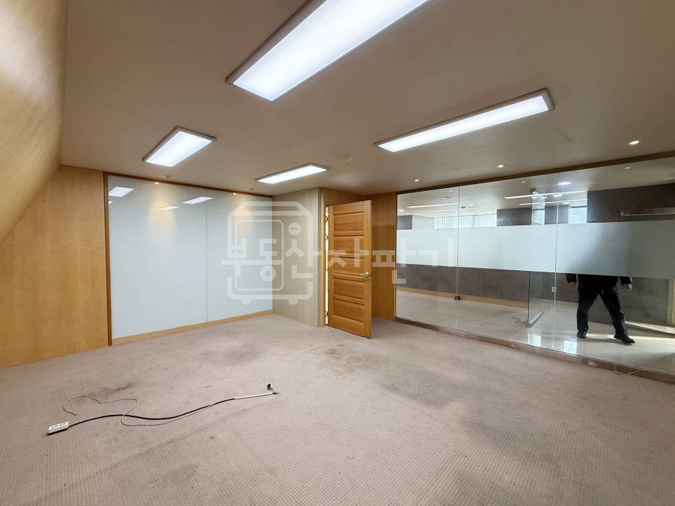 서울 강남구 역삼동 무권리, 언주역 3분, 초역세권, 코너건물 3층 임대 월세 매물번호 31184 사진 3