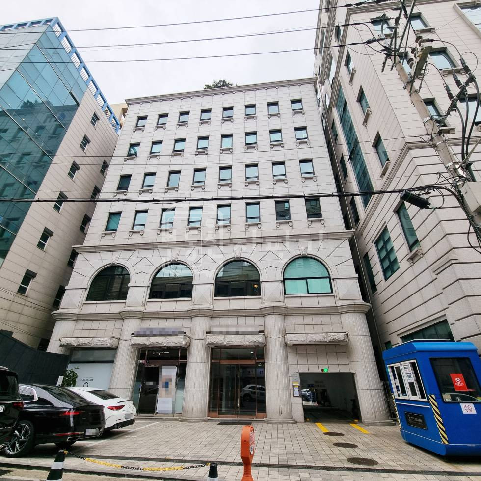 서울 강남구 논현동 무권리, 학동역 1분, 초역세권, 6층 임대 월세 매물번호 27903 사진 1