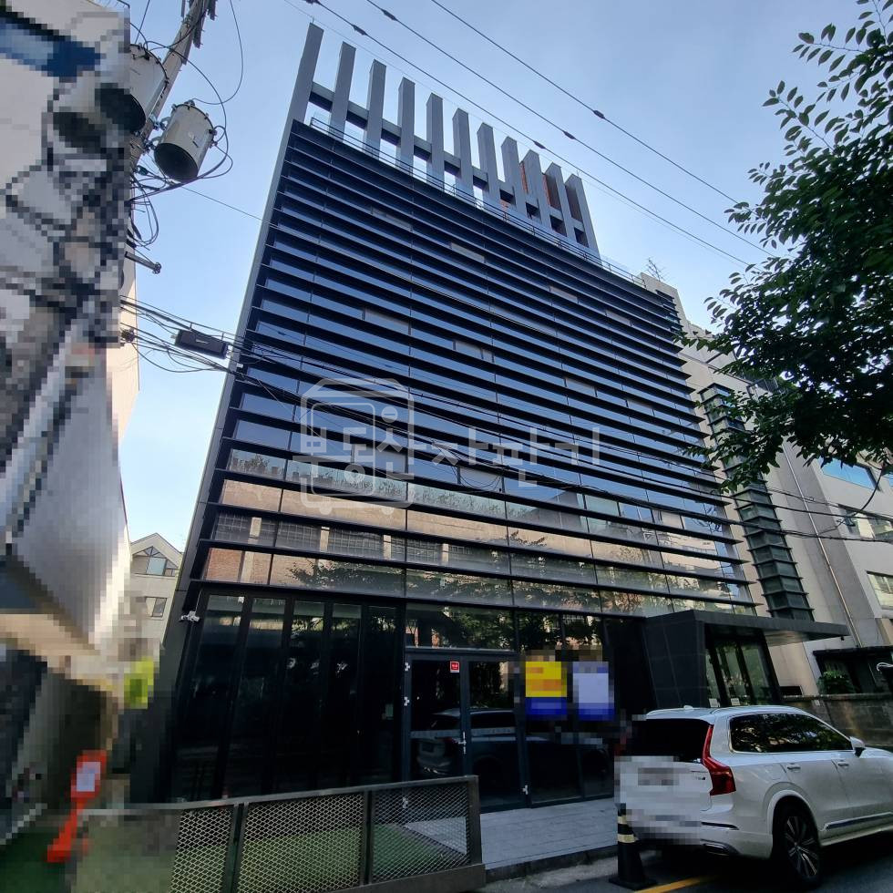 서울 강남구 신사동 무권리, 압구정로데오역 도보 8분 이면도로 지상 3층 임대 월세 매물번호 25975 사진 1