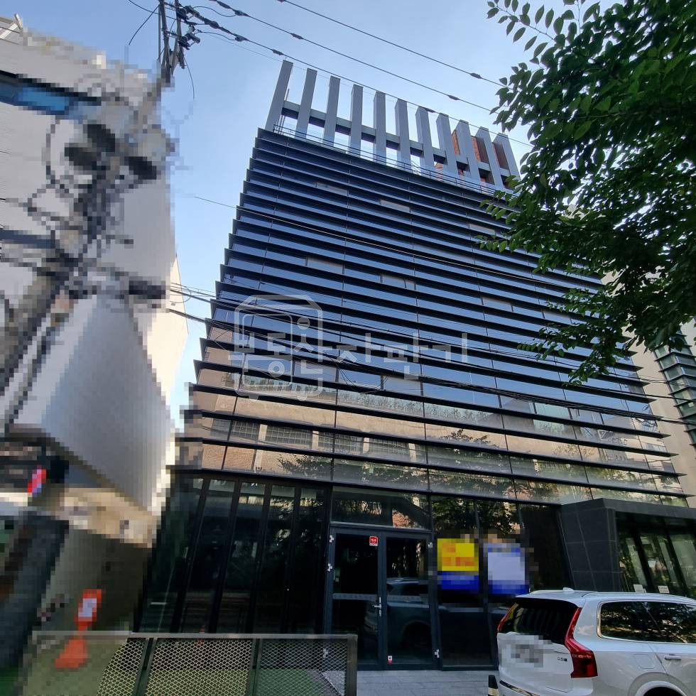 서울 강남구 신사동 무권리, 압구정로데오역 도보 8분 이면도로 지상 3층 임대 월세 매물번호 25975 사진 2