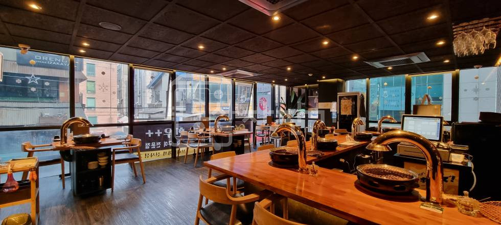 서울 강남구 신사동 신사역 도보 4분 코너건물 이면도로 2층 신사동 메인상권 먹자골목 월세 매물번호 21521 사진 2