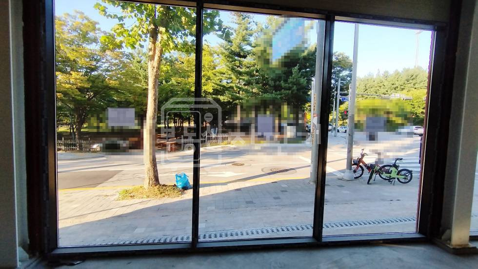 경기 고양일산서구 일산동 중산근린공원 바로 앞 대로변 지상1층~2층 + 옥탑 건물전체 월세 매물번호 26292 사진 2