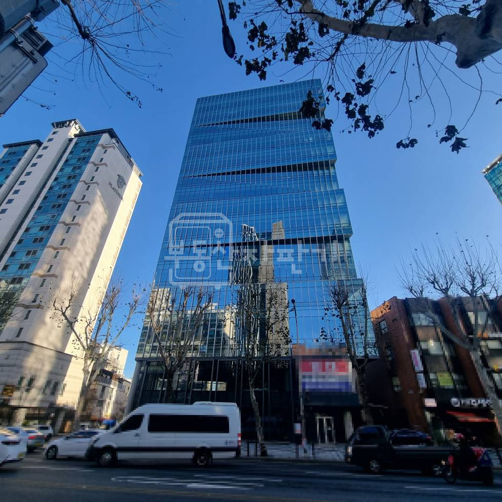 서울 강남구 삼성동 삼성중앙역 도보 3분 대로변, 대형건물 4층 신축 첫 입주 월세 매물번호 26388 사진 3