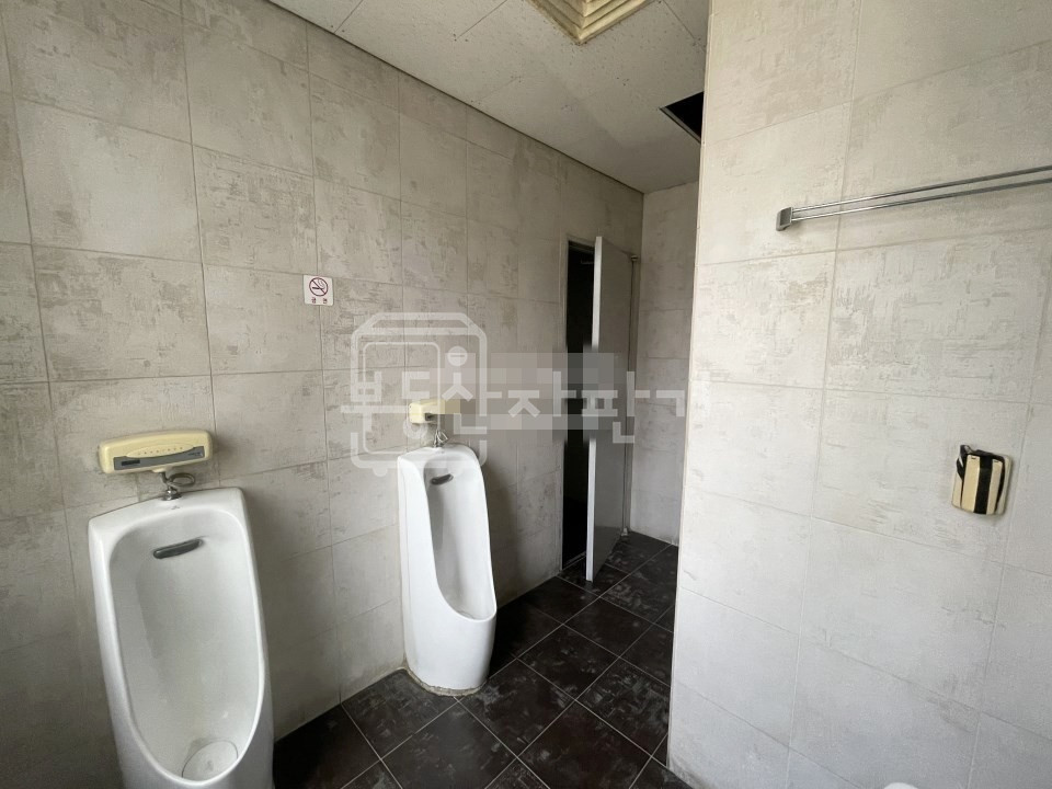 서울 강남구 논현동 무권리, 대로변, 강남구청역 도보7분, 3층 임대 월세 매물번호 31258 사진 5