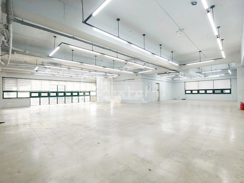 서울 강남구 논현동 주차3, 무권리, 대로변, 학동역 도보2분, 3층 임대 월세 매물번호 31262 사진 1