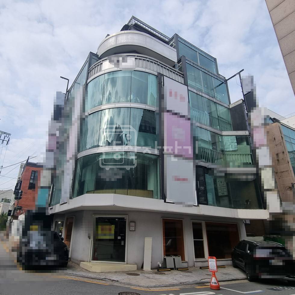 서울 강남구 신사동 무권리 압구정로데오역 도보 6분 역세권 코너건물 이면도로, 1층 월세 매물번호 27485 사진 2