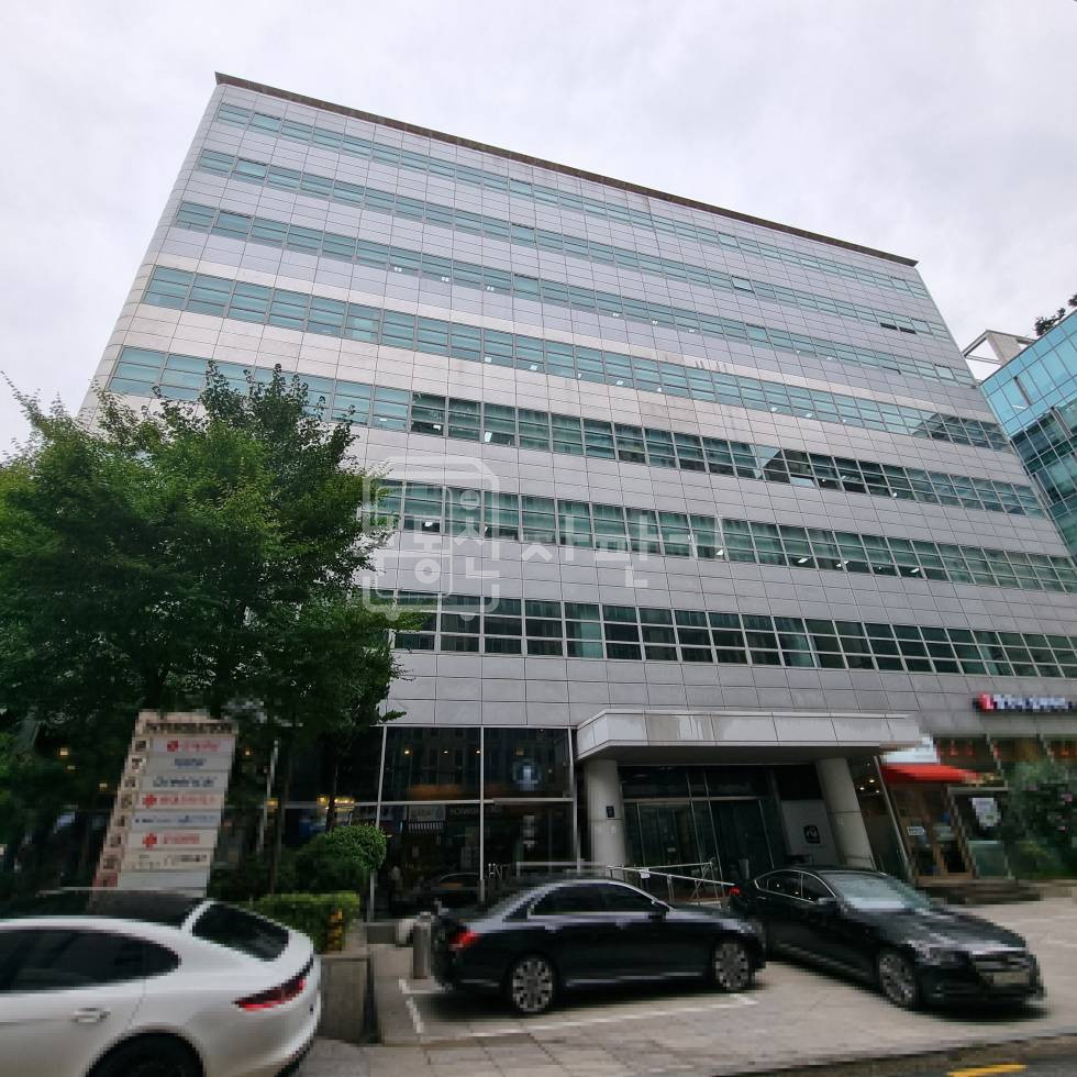 서울 강남구 대치동 선릉역 도보 6분 코너건물 이면도로, 2층 대형 사무실 월세 매물번호 28637 사진 2