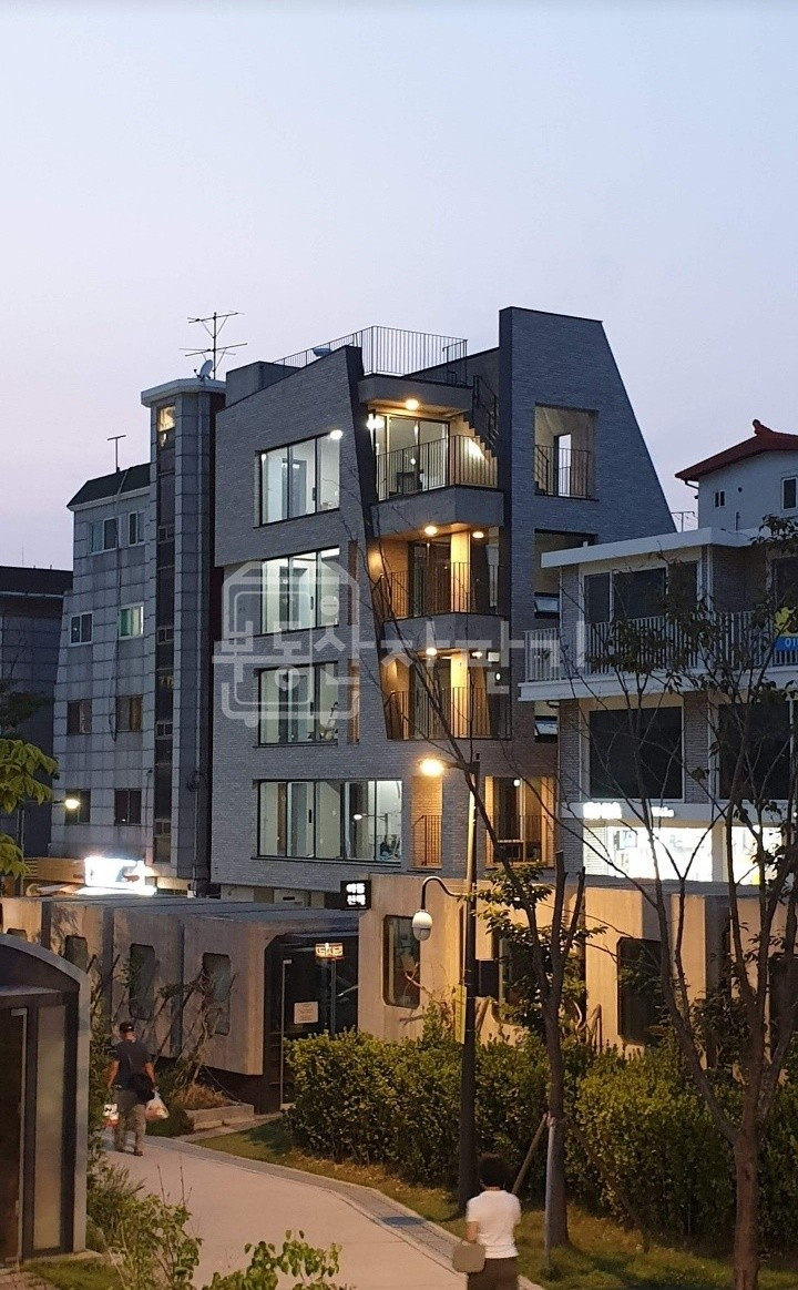 서울 마포구 동교동 홍대입구역 도보 1분 경의선산책거리 중심 5층 월세 매물번호 28763 사진 1