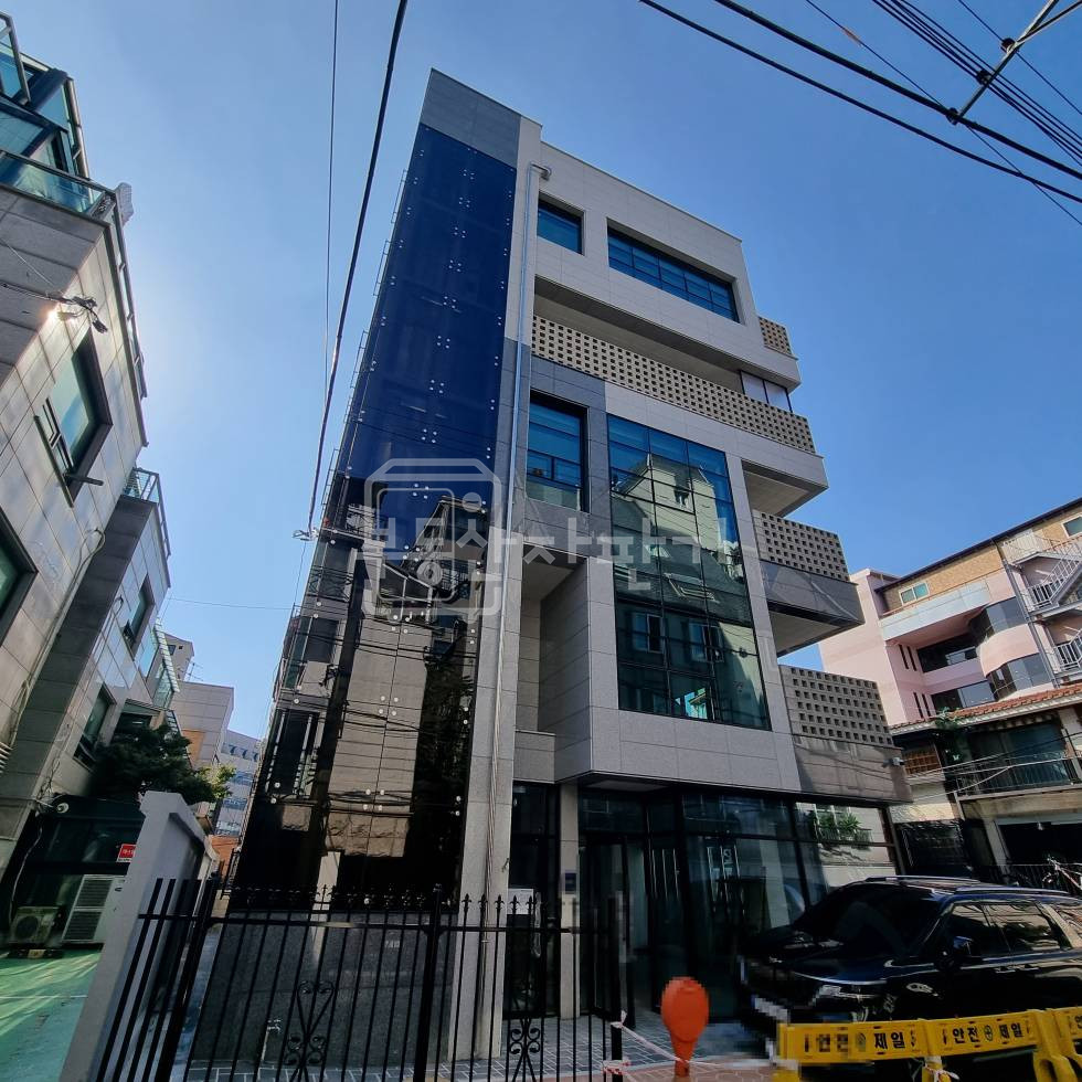 서울 강남구 신사동 압구정역 도보 8분 이면도로, 1층 신축 첫 입주 월세 매물번호 29054 사진 2