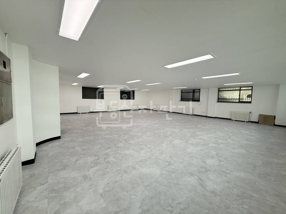 서울 강남구 논현동 무권리, 신사역 7분, 역세권, 2층 임대 월세 매물번호 31276 사진 2