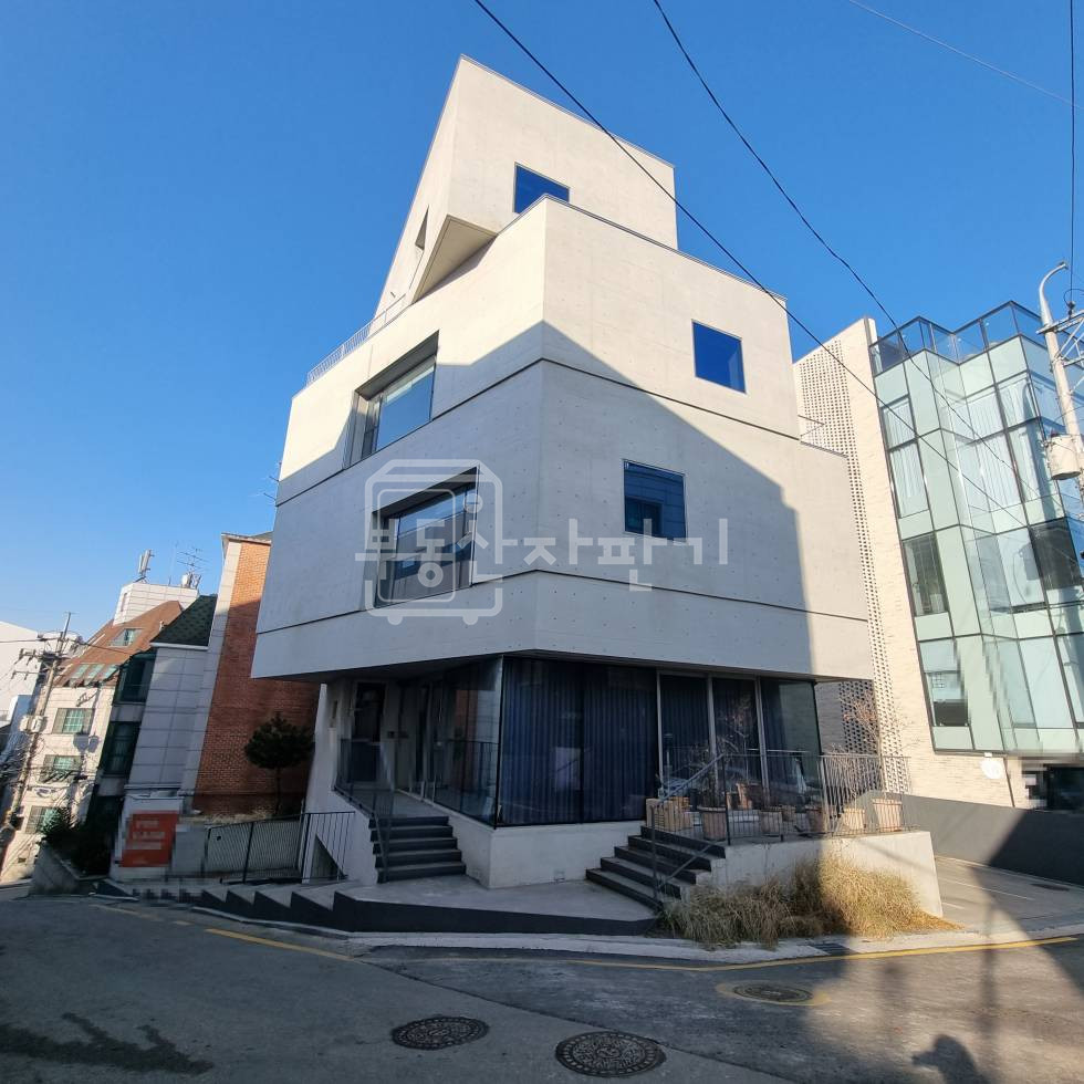 서울 강남구 논현동 무권리 학동역 도보 4분 코너건물 이면도로, 지하 1층 월세 매물번호 29631 사진 1