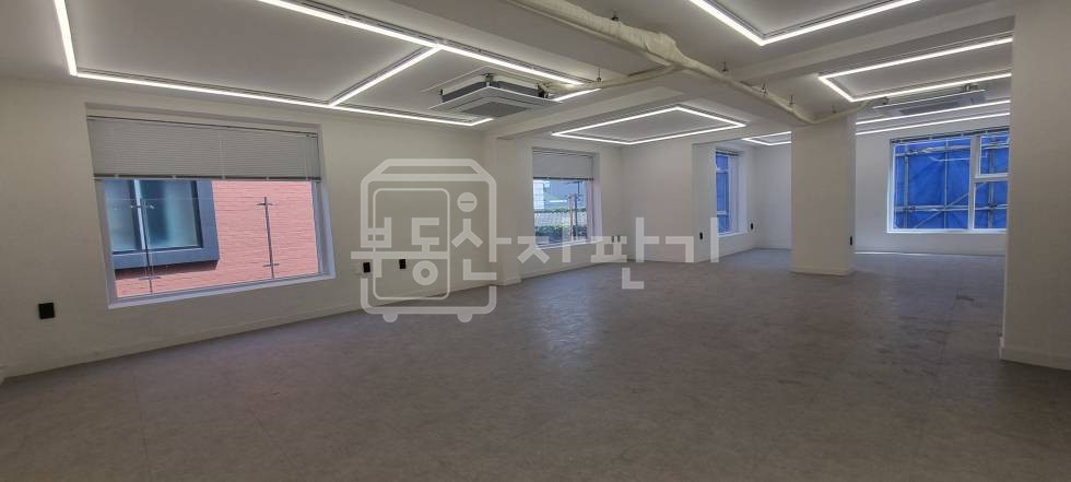 서울 강남구 신사동 압구정역 도보 9분 역세권 이면도로 지상 3층 ~ 지하 1층 리모델링 후 첫 입주 통임대 월세 매물번호 30939 사진 7