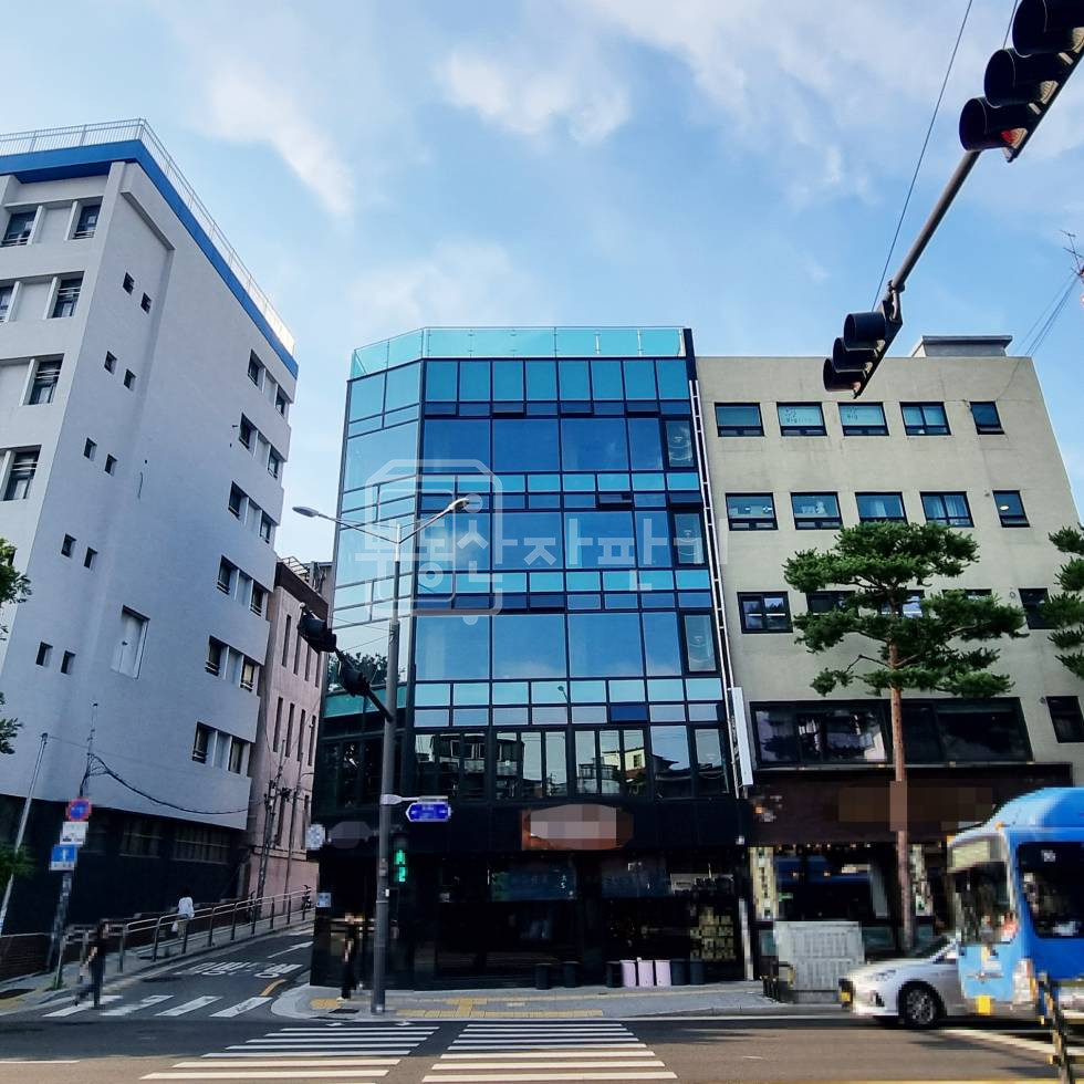 서울 중구 신당동 동대문역사문화공원역 도보 3분 초역세권 대로변 지하1층~지상2층 연층 임대 월세 매물번호 31477 사진 1