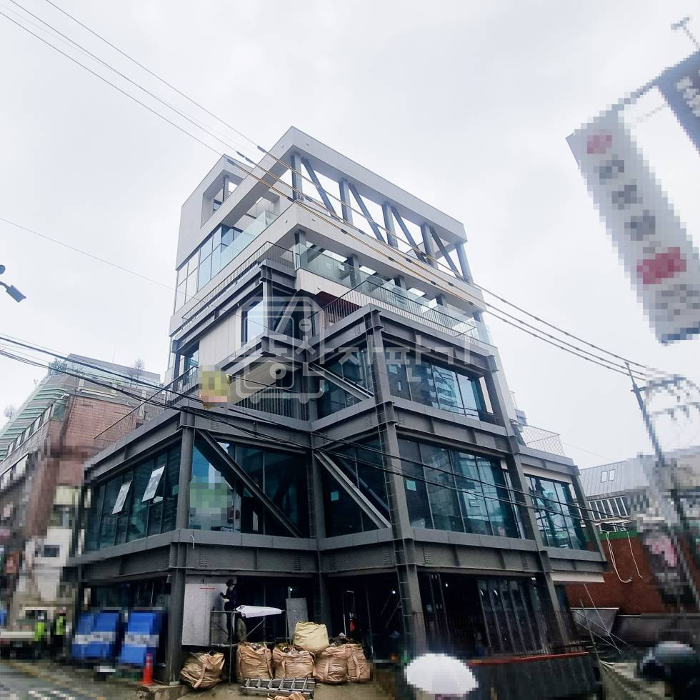 서울 강남구 논현동 무권리 논현역 도보 2분 초역세권 코너건물 이면도로 1층 논현 먹자골목 입구 월세 매물번호 31482 사진 1