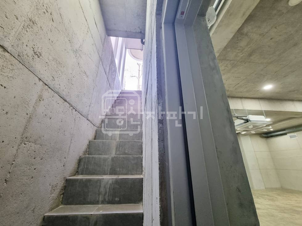 서울 서초구 서초동 무권리, 남부터미널역 5분, 역세권, 지하 1층 임대 월세 매물번호 30859 사진 5