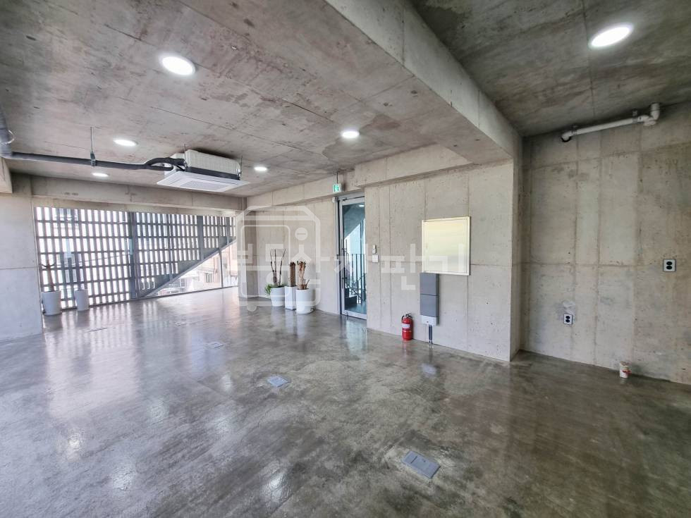 서울 서초구 서초동 무권리, 남부터미널역 5분, 역세권, 2층 임대 월세 매물번호 31568 사진 2