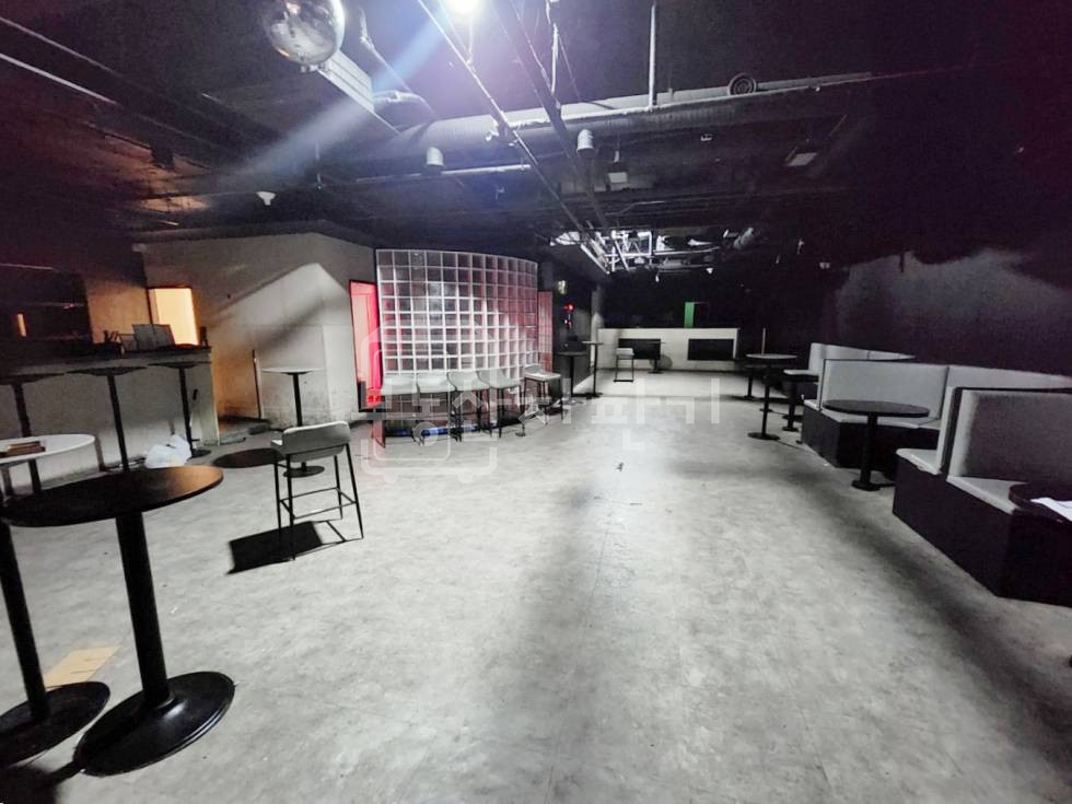 서울 강남구 신사동 압구정로데오역 도보 4분 역세권 이면도로 지하 1층 월세 매물번호 30864 사진 2