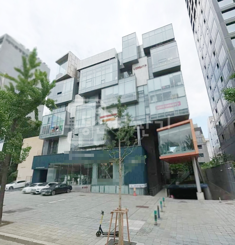 서울 강남구 논현동 무권리, 강남을지병원앞교차로 대로변, 지하1층~지상1층 연층 임대 월세 매물번호 29952 사진 1