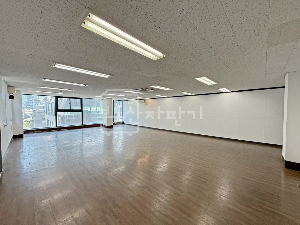 서울 서초구 잠원동 무권리, 논현역 2분, 초역세권, 3층 임대 월세 매물번호 31759 사진 1