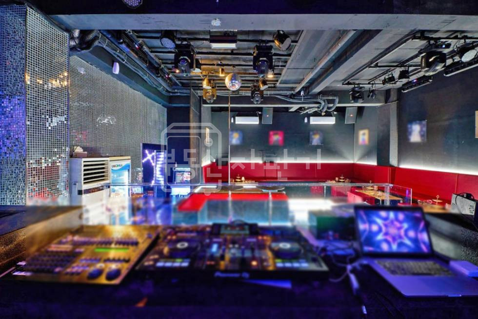 서울 강남구 논현동 무권리, 층고 4m. 강남구청역 5분, 역세권, 지하2층 임대 월세 매물번호 31836 사진 1