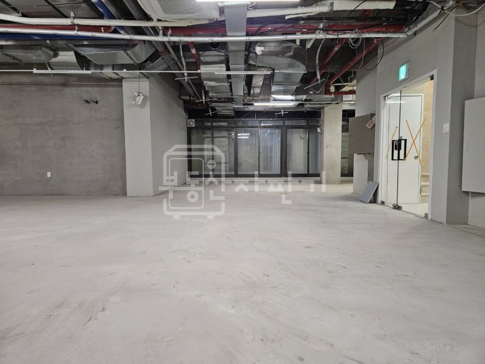 서울 강남구 신사동 3호선 압구정역 도보 9분 역세권 무권리 지하1층,2층 연층 임대 월세 매물번호 31846 사진 4