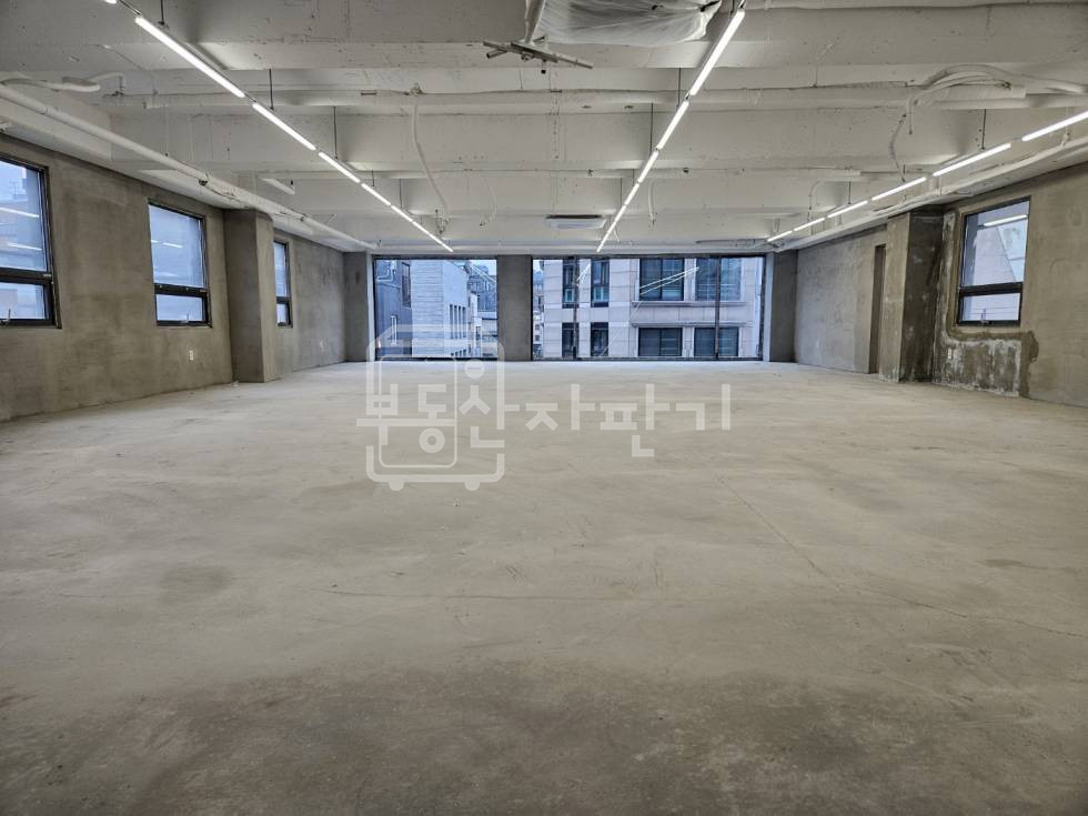 서울 강남구 신사동 3호선 압구정역 도보 9분 역세권 무권리 4층 임대 월세 매물번호 29156 사진 2