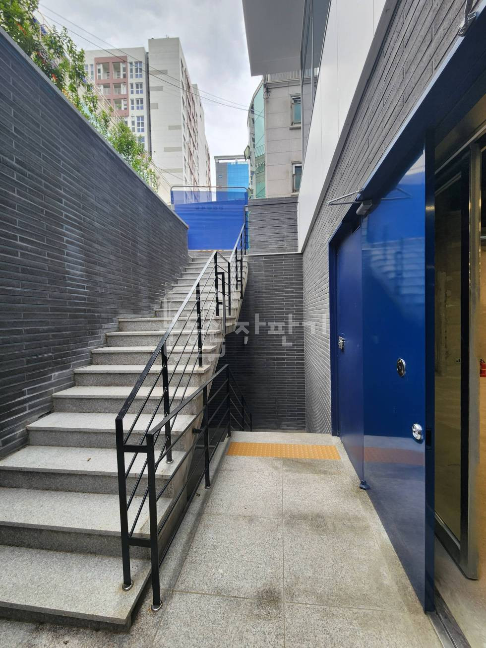 서울 강남구 논현동 무권리, 선정릉역 도보 3분, 초역세권, 지하1층,지상1층 임대 월세 매물번호 31855 사진 4
