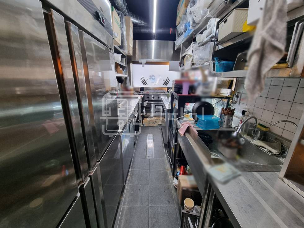 서울 강남구 신사동 무권리, 압구정역 도보 4분, 역세권, 1층 임대 월세 매물번호 29793 사진 2