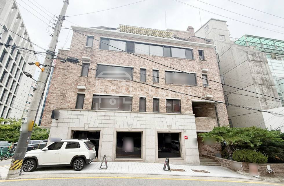 서울 서초구 서초동 무권리, 남부터미널역 8분, 역세권, 지하1층 임대 월세 매물번호 31727 사진 1